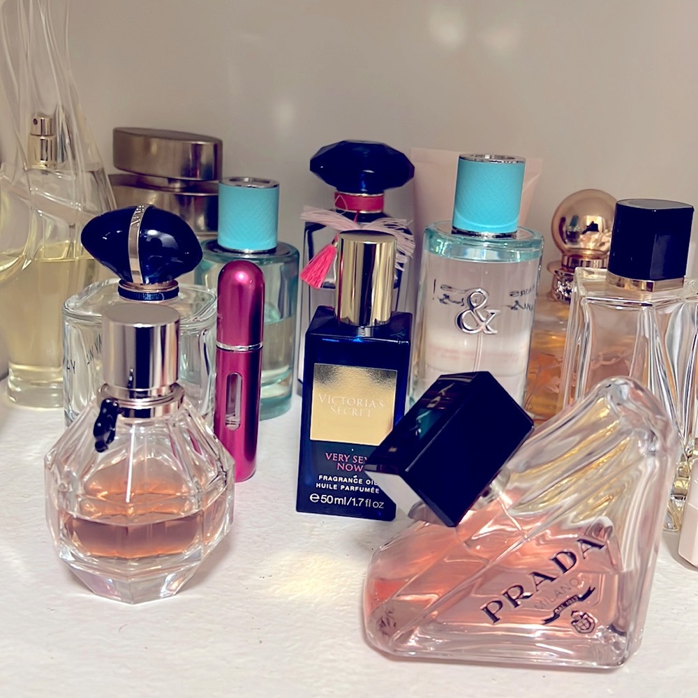 Addition to the lovely lady scents, Prada!! I also still have avail all in photo